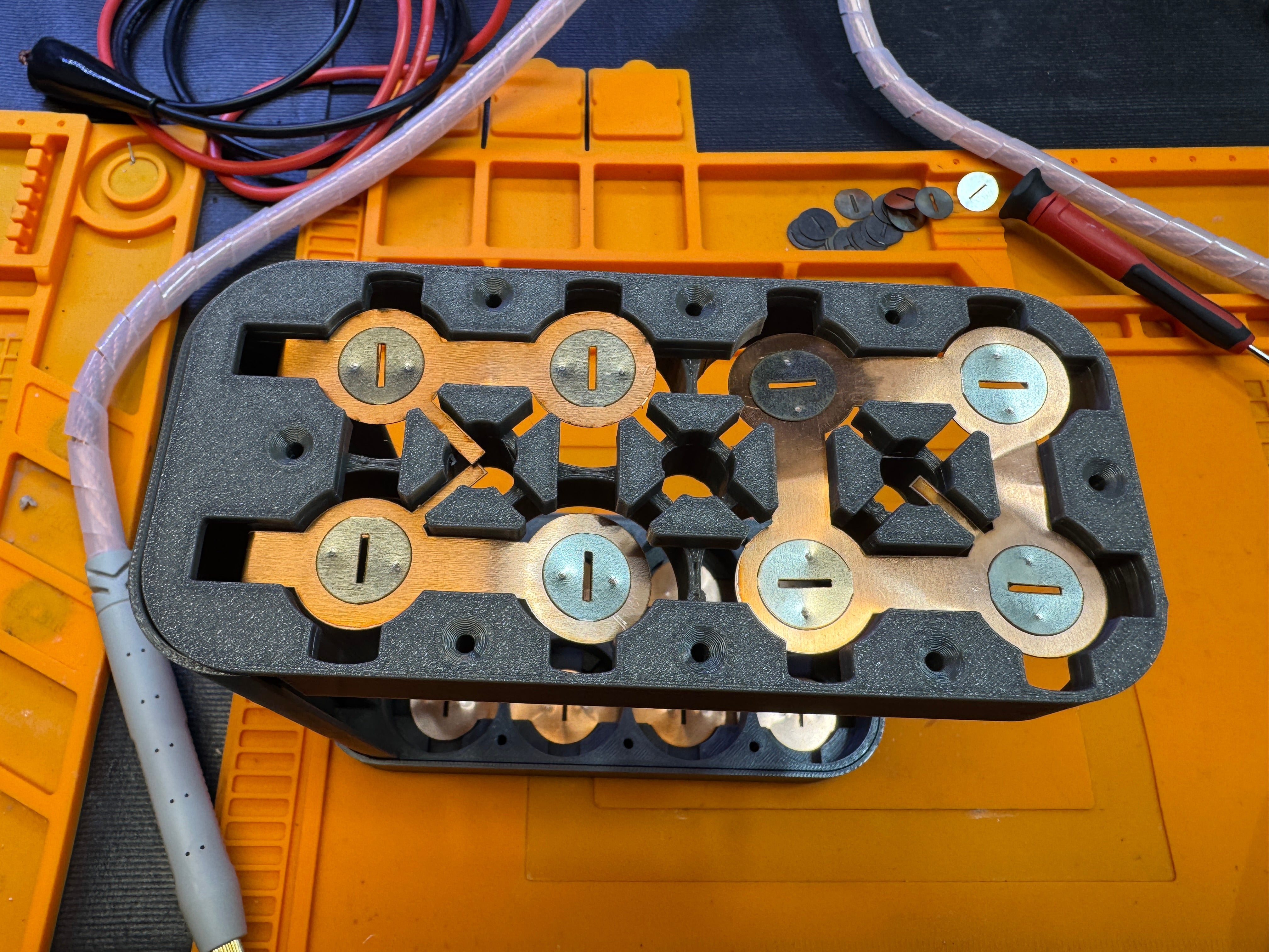 33140 8-Slot 12V 4S2P LiFePO4 Busbar & Tray – 0.2mm Pure Copper